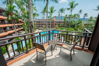 프리미어 객실 킹침대 1개, 수영장 전망 — Courtyard by Marriott Phuket, Patong Beach Resort